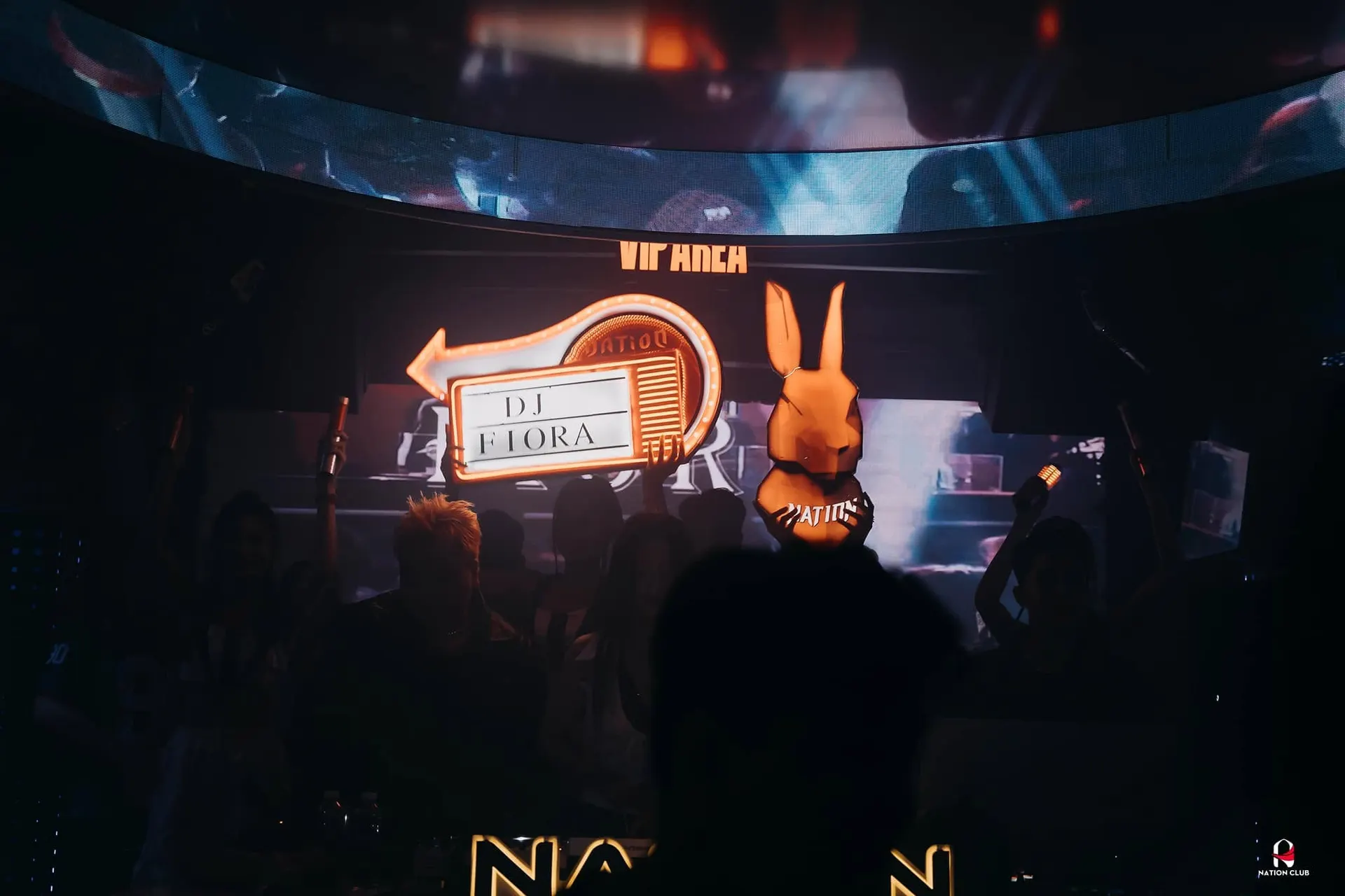 Màn LED cong khu VIP trên sàn chính Nation Club